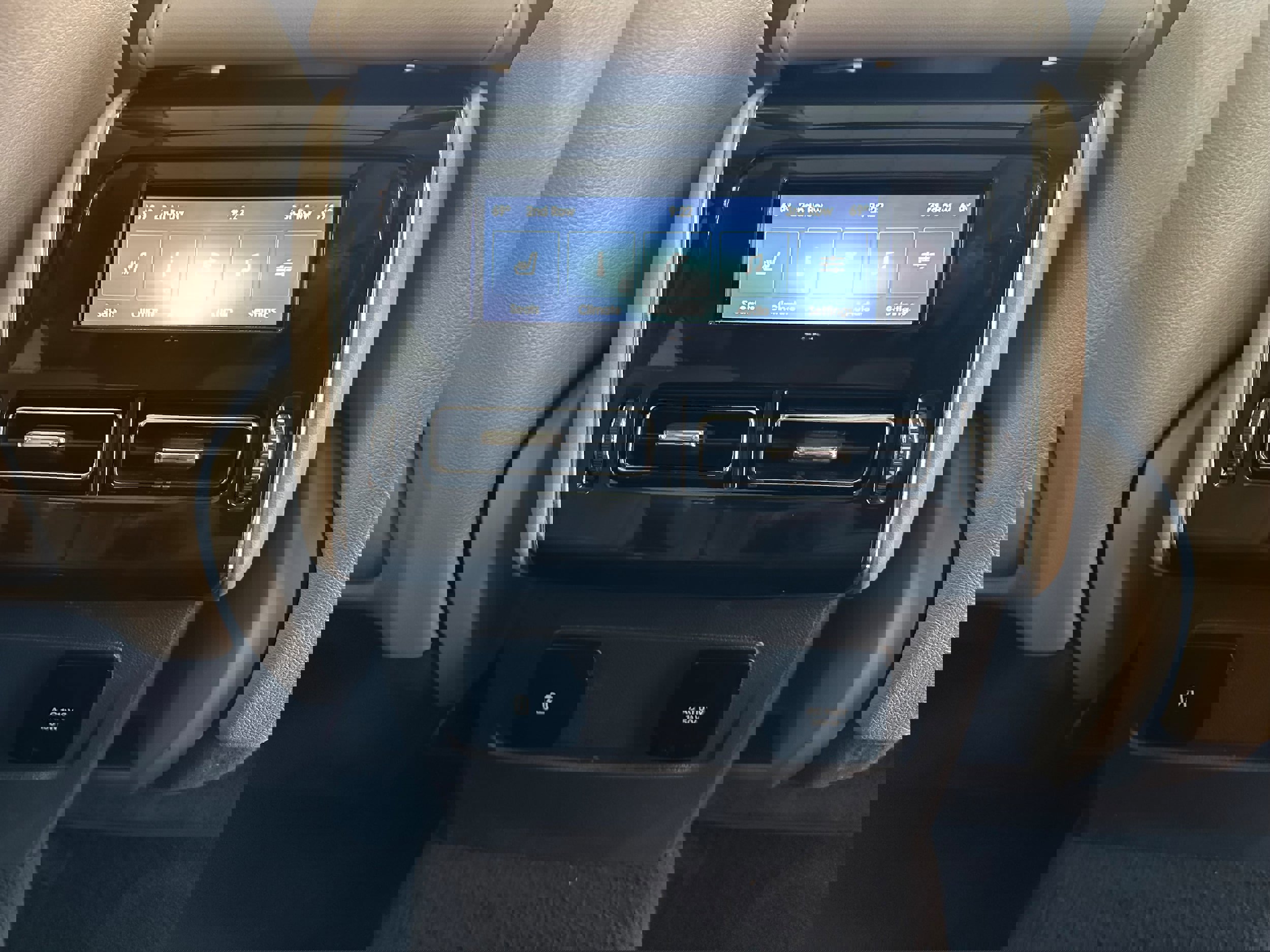 Used 2021 Lincoln Aviator Reserve w/ Equipment Group 202A image 16