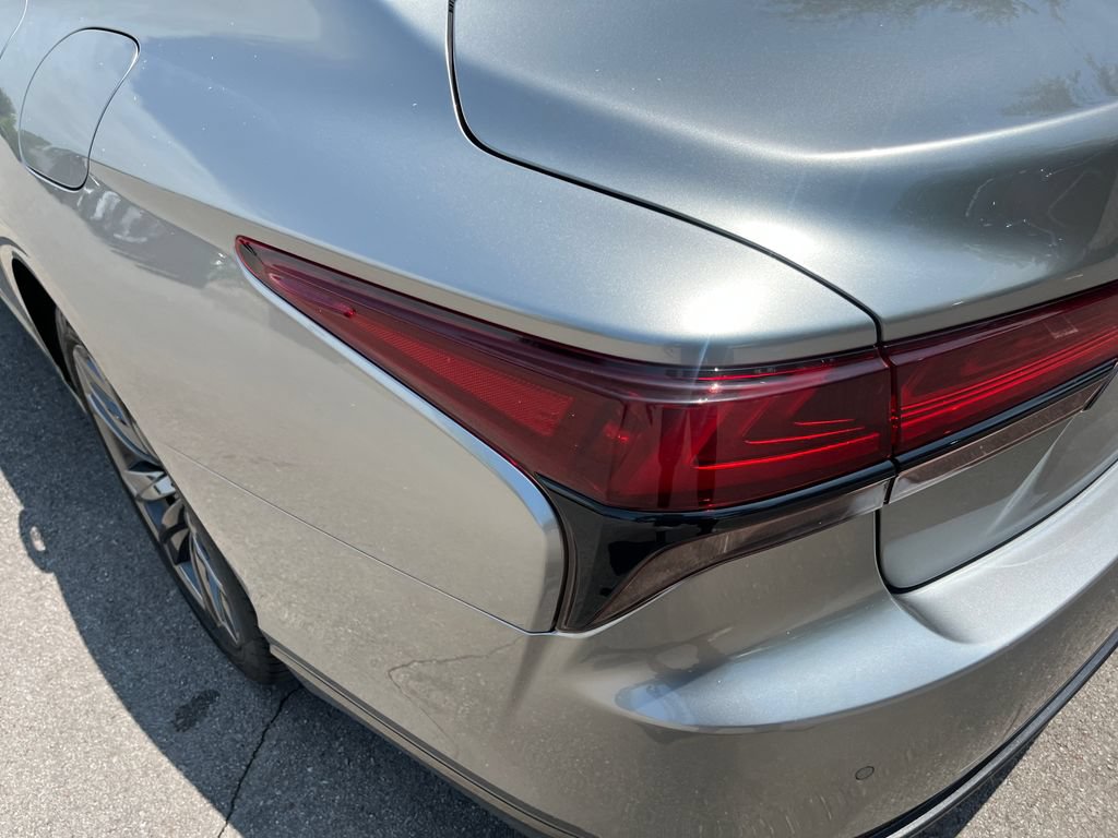Used 2023 Lexus LS 500 F Sport w/ Cold Weather Package (CK) RWD image 38
