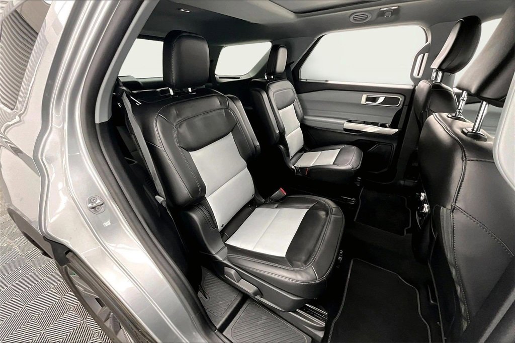 Used 2022 Ford Explorer XLT w/ Equipment Group 202A image 27