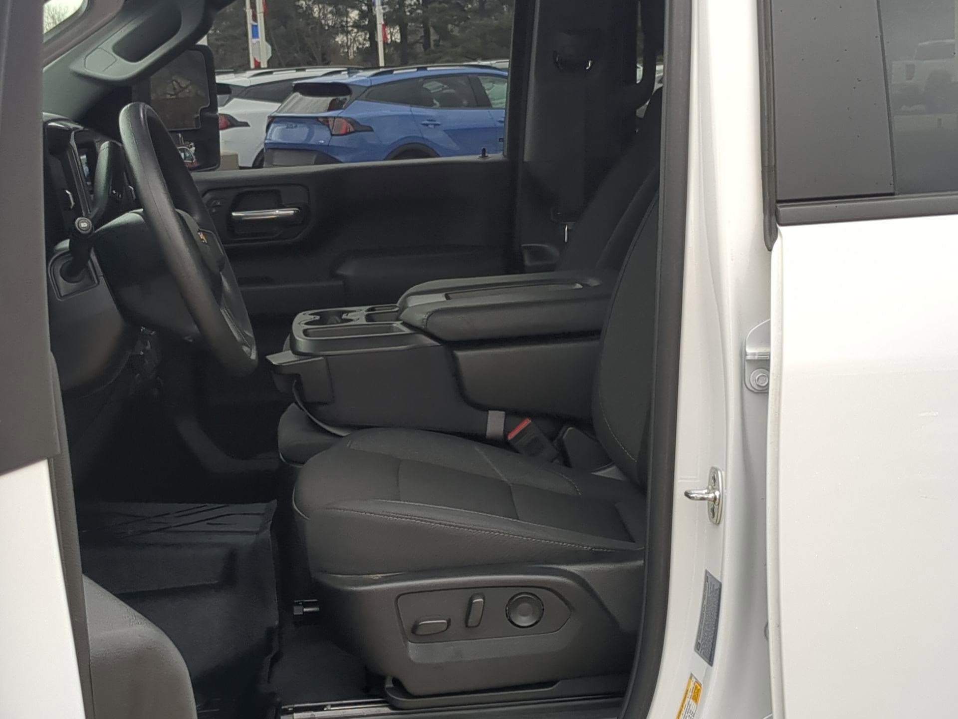 Used 2025 Chevrolet Silverado 2500 Custom w/ Custom Value Package image 12