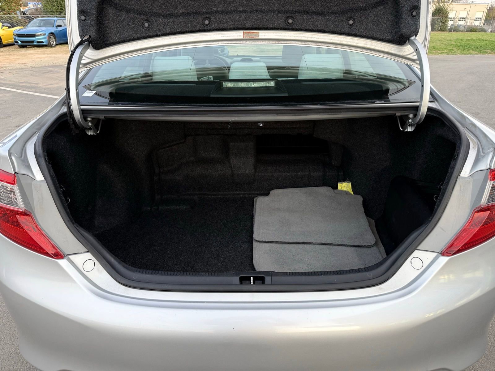 Used 2013 Toyota Camry XLE w/ Convenience Pkg image 47