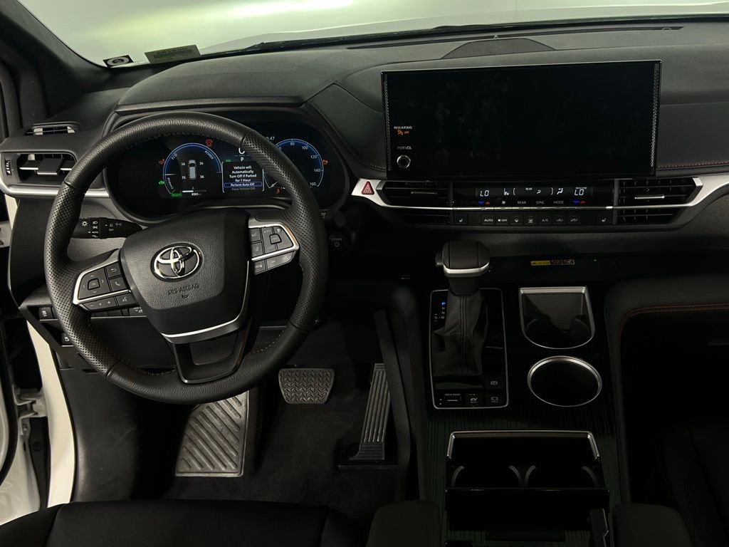 Used 2025 Toyota Sienna XSE image 16