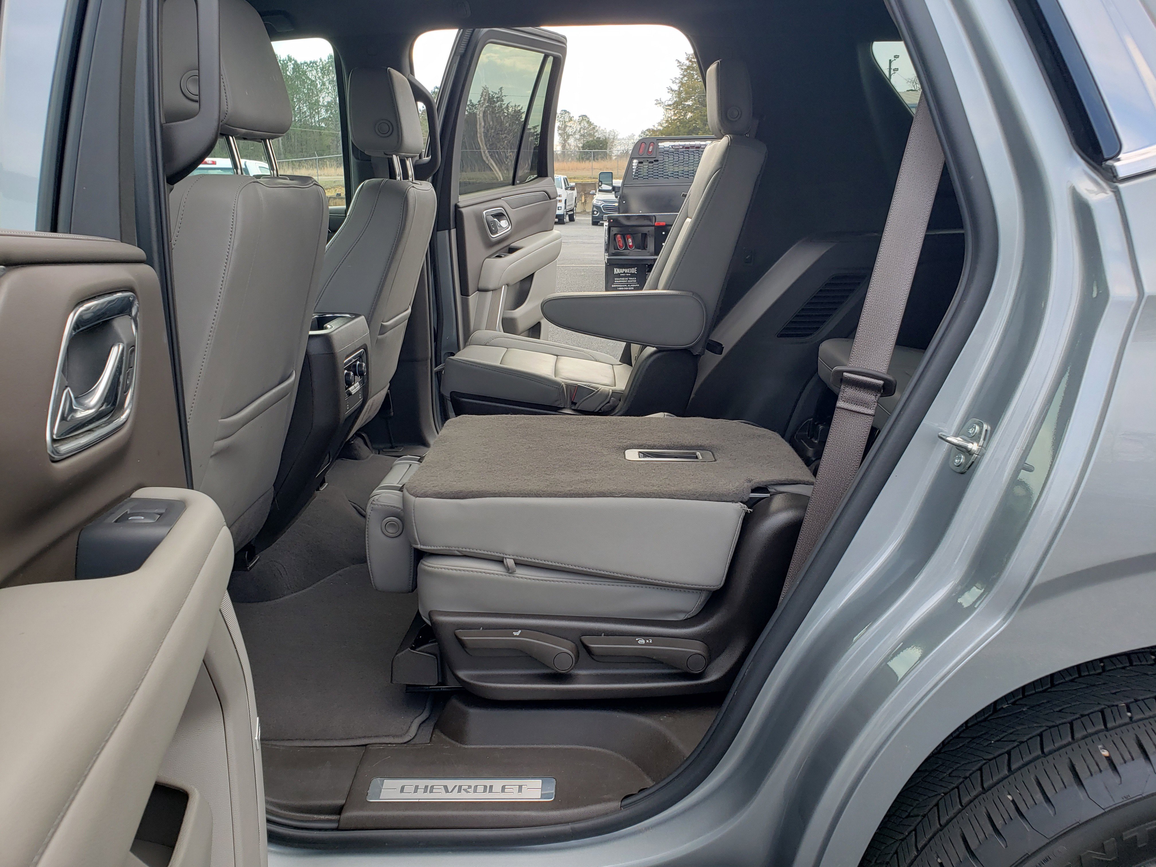 Used 2024 Chevrolet Tahoe LT w/ Luxury Package image 34