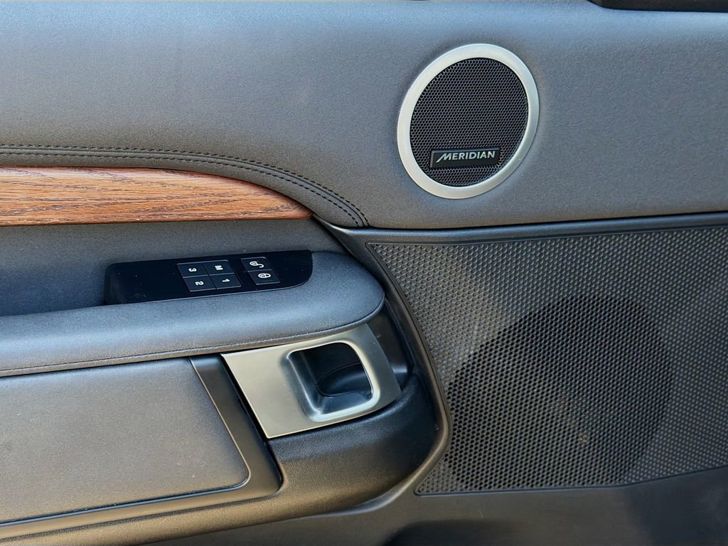 Used 2020 Land Rover Discovery HSE image 24