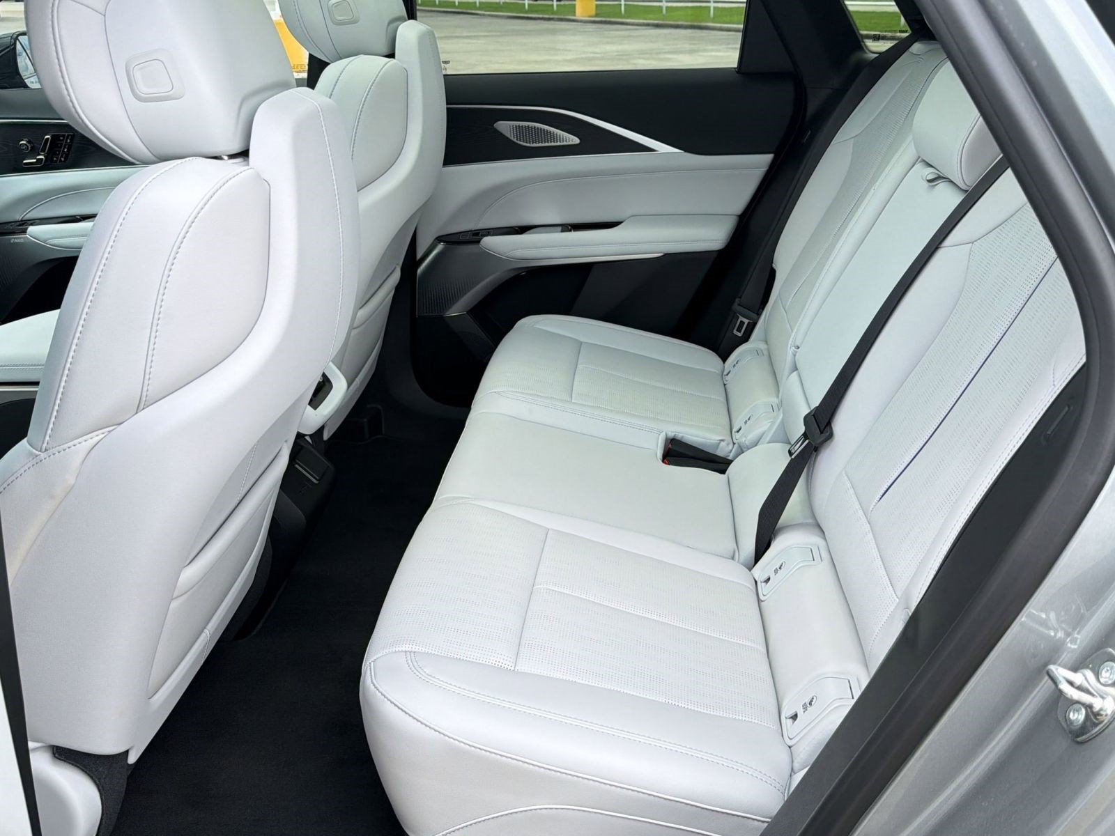 New 2025 Cadillac Lyriq Luxury RWD image 13