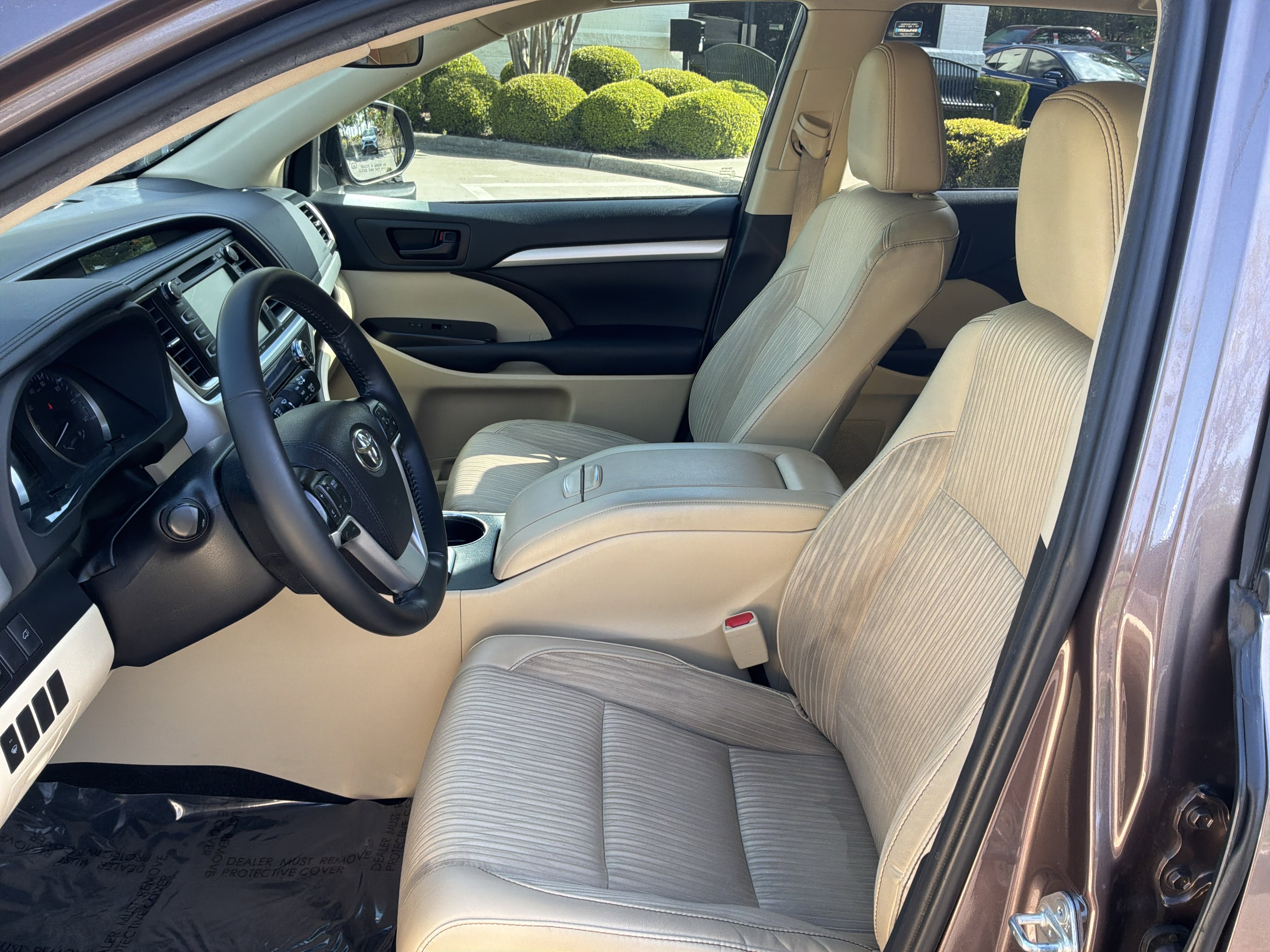 Used 2019 Toyota Highlander Plus FWD image 16