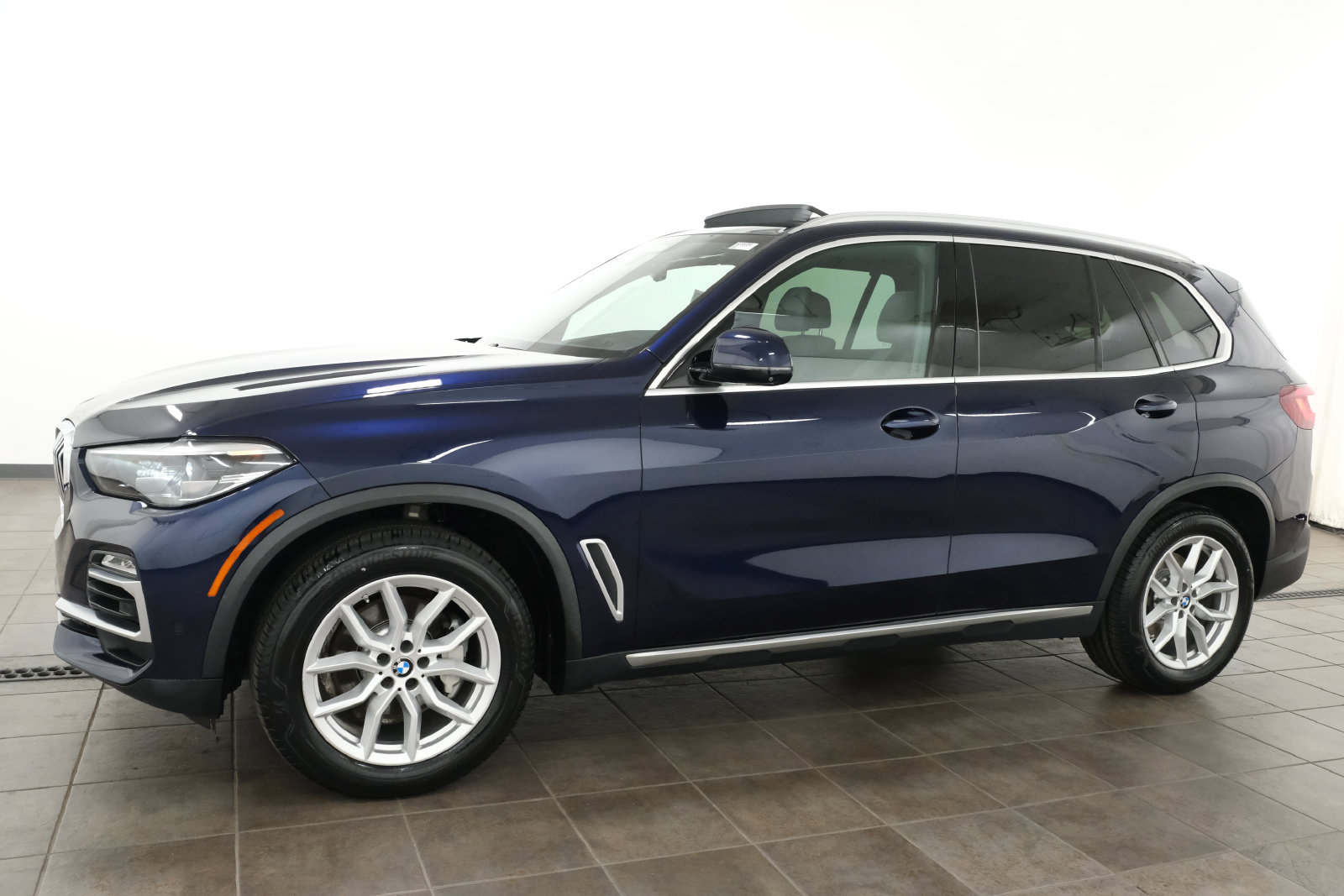 Used 2020 BMW X5 xDrive40i w/ Premium Package AWD/4WD image 2