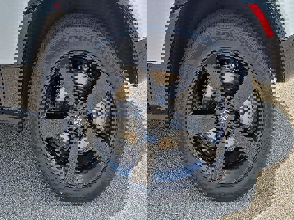 Certified 2025 Land Rover Defender 90 X-Dynamic SE image 6