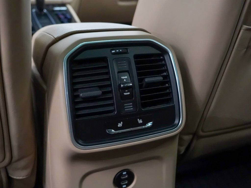 Certified 2022 Porsche Macan image 20