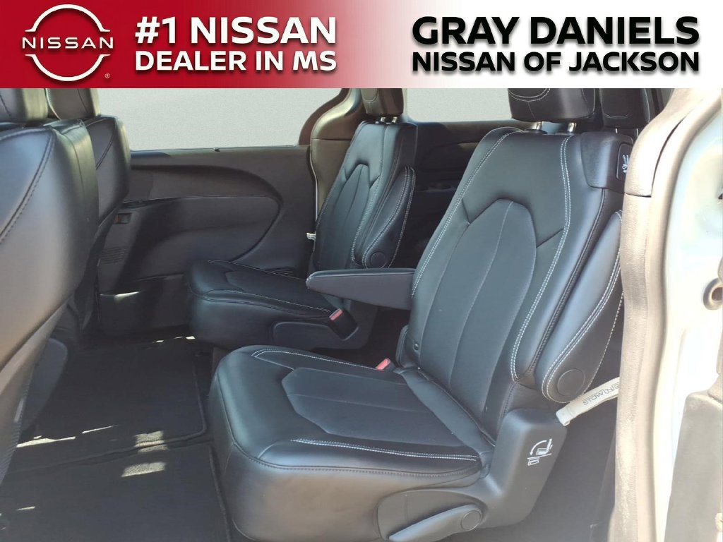 Used 2025 Chrysler Pacifica Select FWD image 26