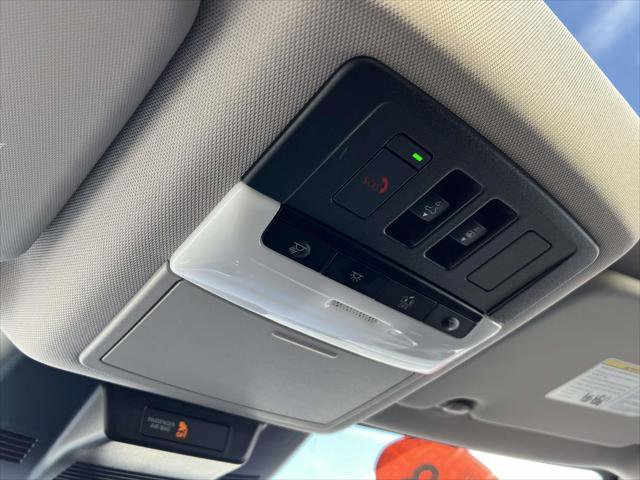 Used 2023 Nissan Rogue SV w/ SV Premium B Package image 32