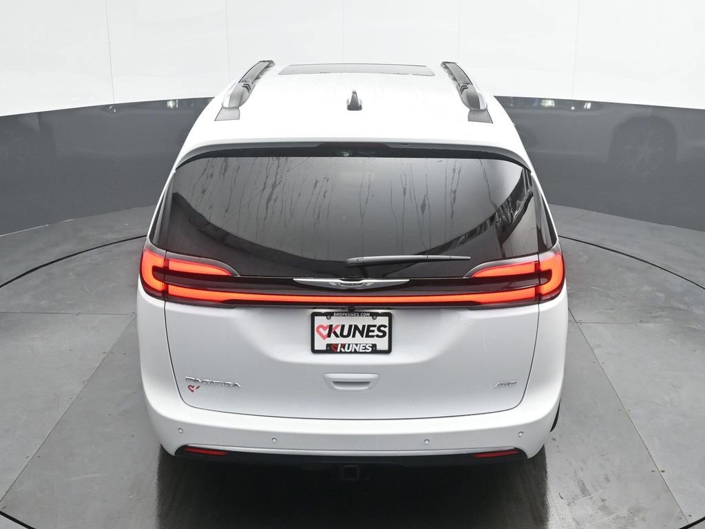 New 2026 Chrysler Pacifica Pinnacle w/ Trailer Tow Group AWD/4WD image 30