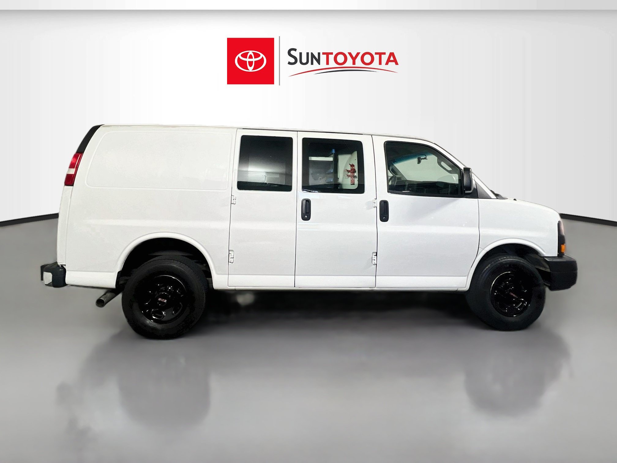 Used 2025 GMC Savana 2500 w/ Driver Convenience Package RWD image 2