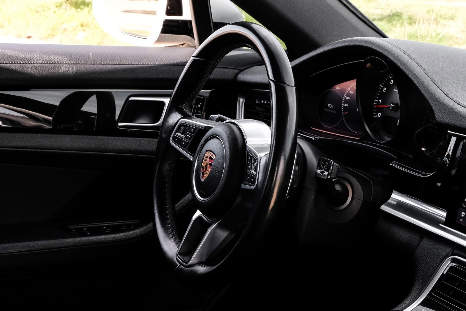Used 2018 Porsche Panamera 4 AWD/4WD image 16