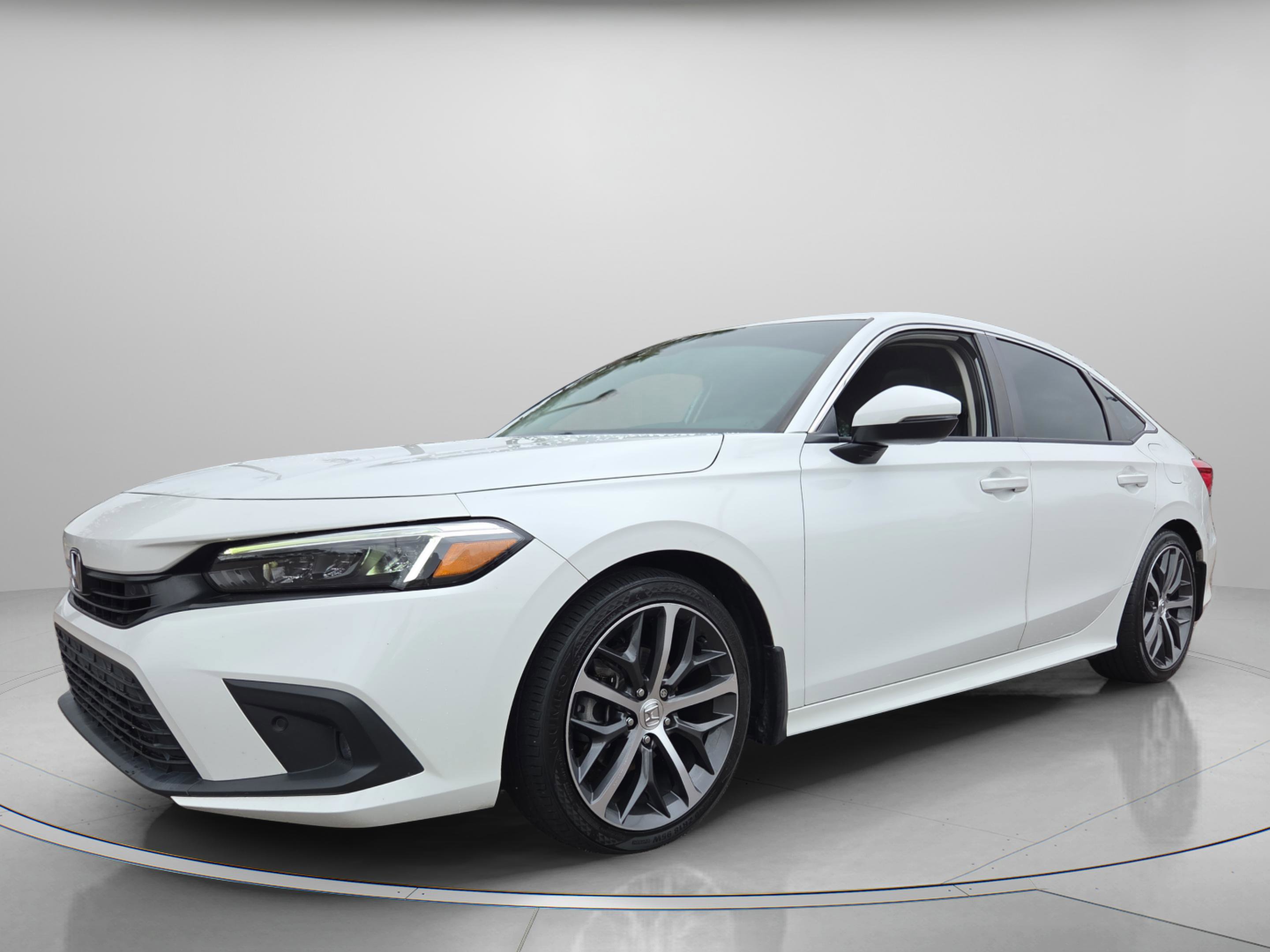 Used 2023 Honda Civic Touring image 2