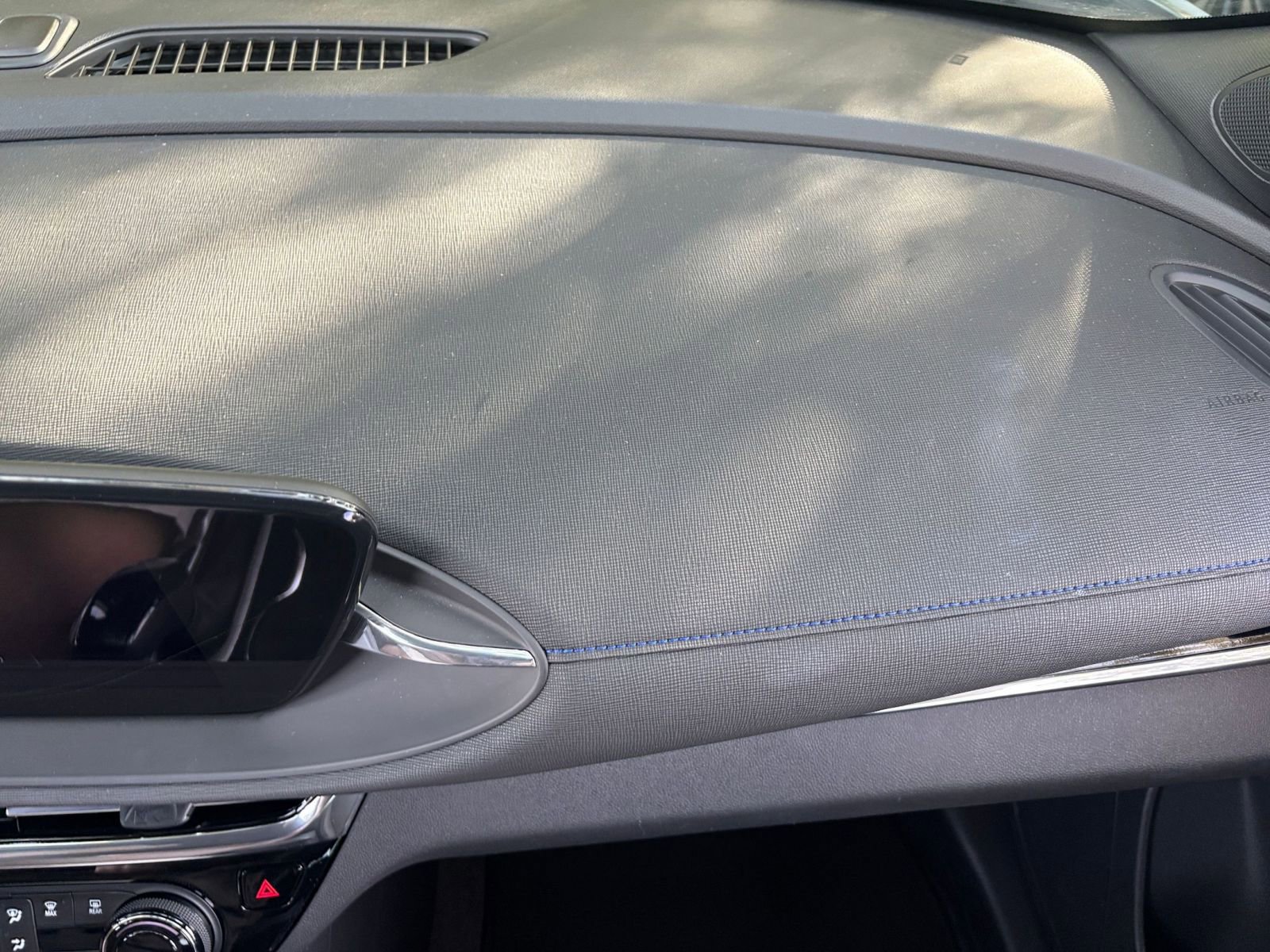 Used 2025 Buick Envista Sport Touring image 35