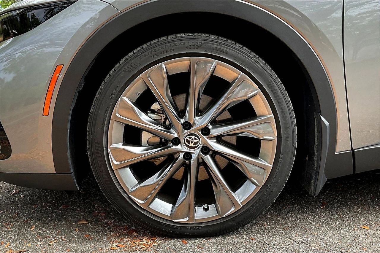 Used 2025 Toyota Crown Limited w/ Advanced Technology Package AWD/4WD image 35