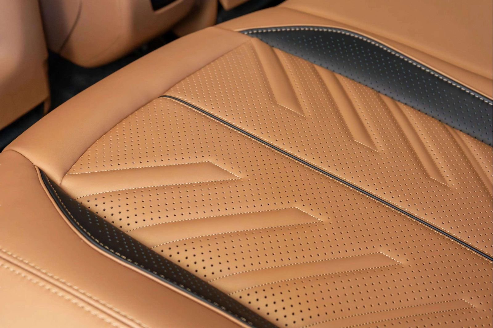 New 2026 Aston Martin DBX S AWD/4WD image 60