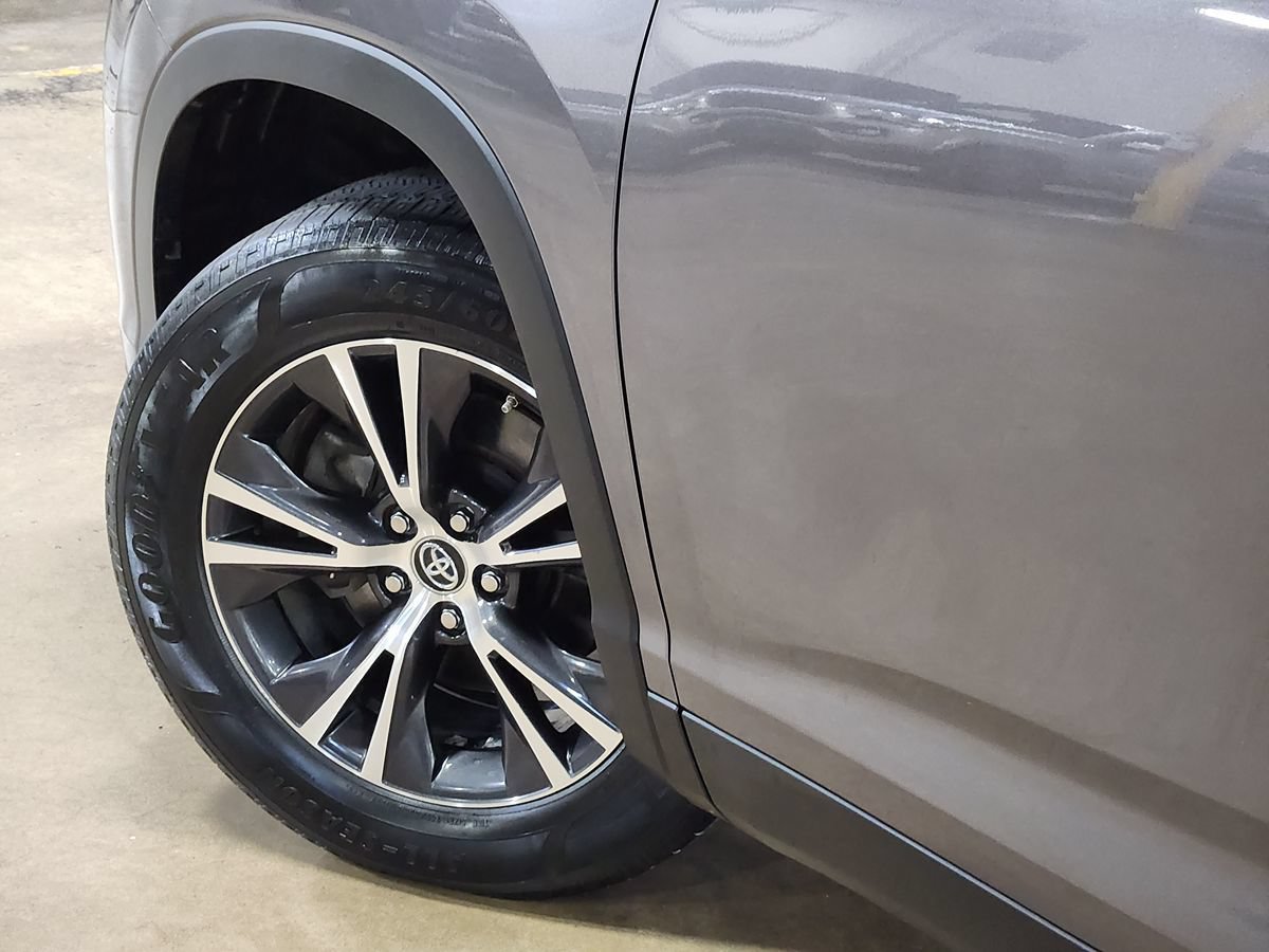 Used 2019 Toyota Highlander Plus FWD image 23