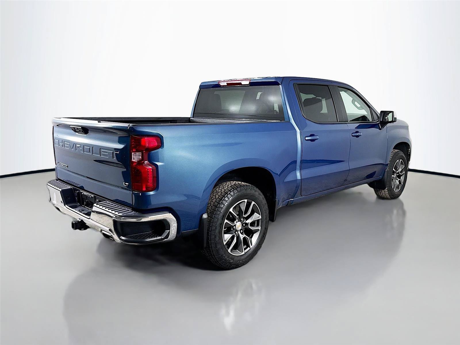 Used 2024 Chevrolet Silverado 1500 LT AWD/4WD image 9