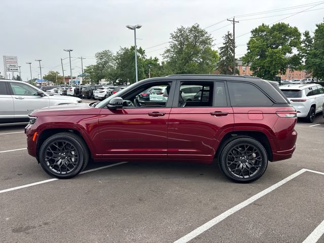 Used 2025 Jeep Grand Cherokee Summit w/ Obsidian Package AWD/4WD image 3