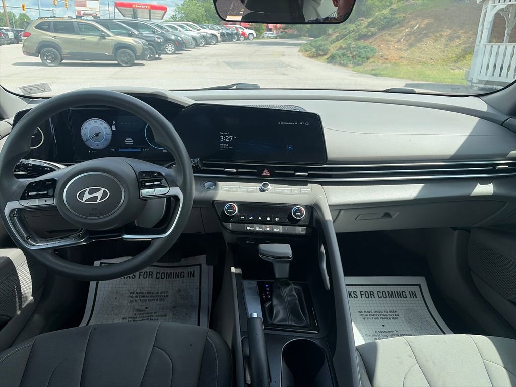 Used 2024 Hyundai Elantra SEL FWD image 13