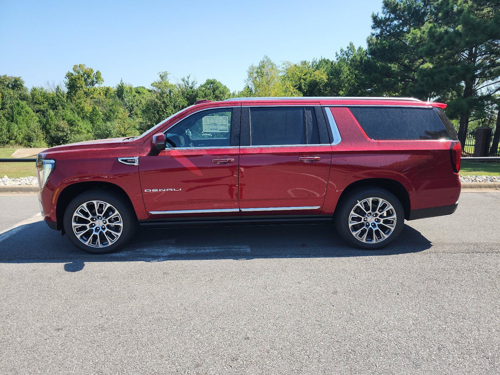 New 2026 GMC Yukon XL Denali AWD/4WD image 2