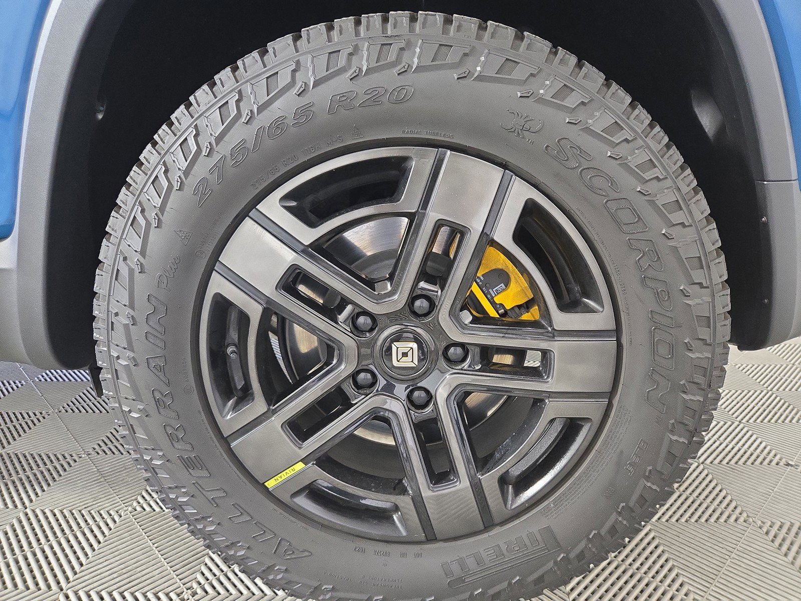 Used 2023 Rivian R1S Adventure AWD/4WD image 10