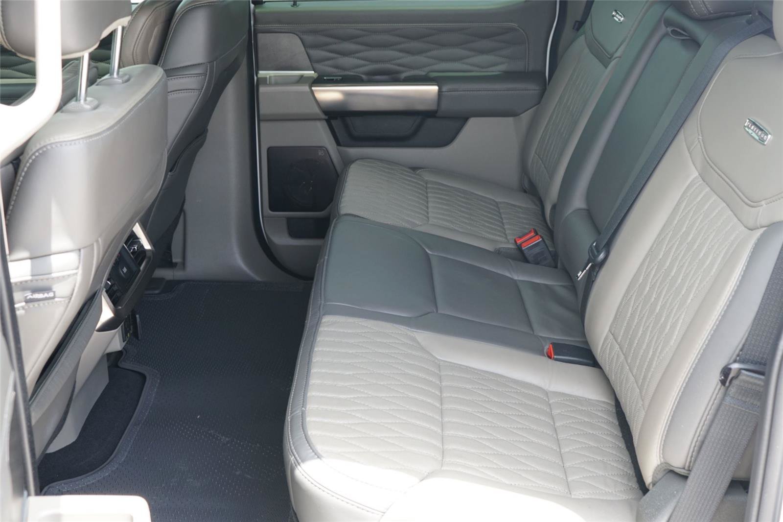 Used 2025 Ford F450 Platinum w/ Platinum Plus Package AWD/4WD image 22