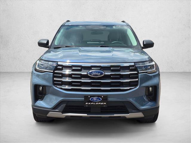 Used 2025 Ford Explorer Active w/ Active Comfort Package RWD image 2