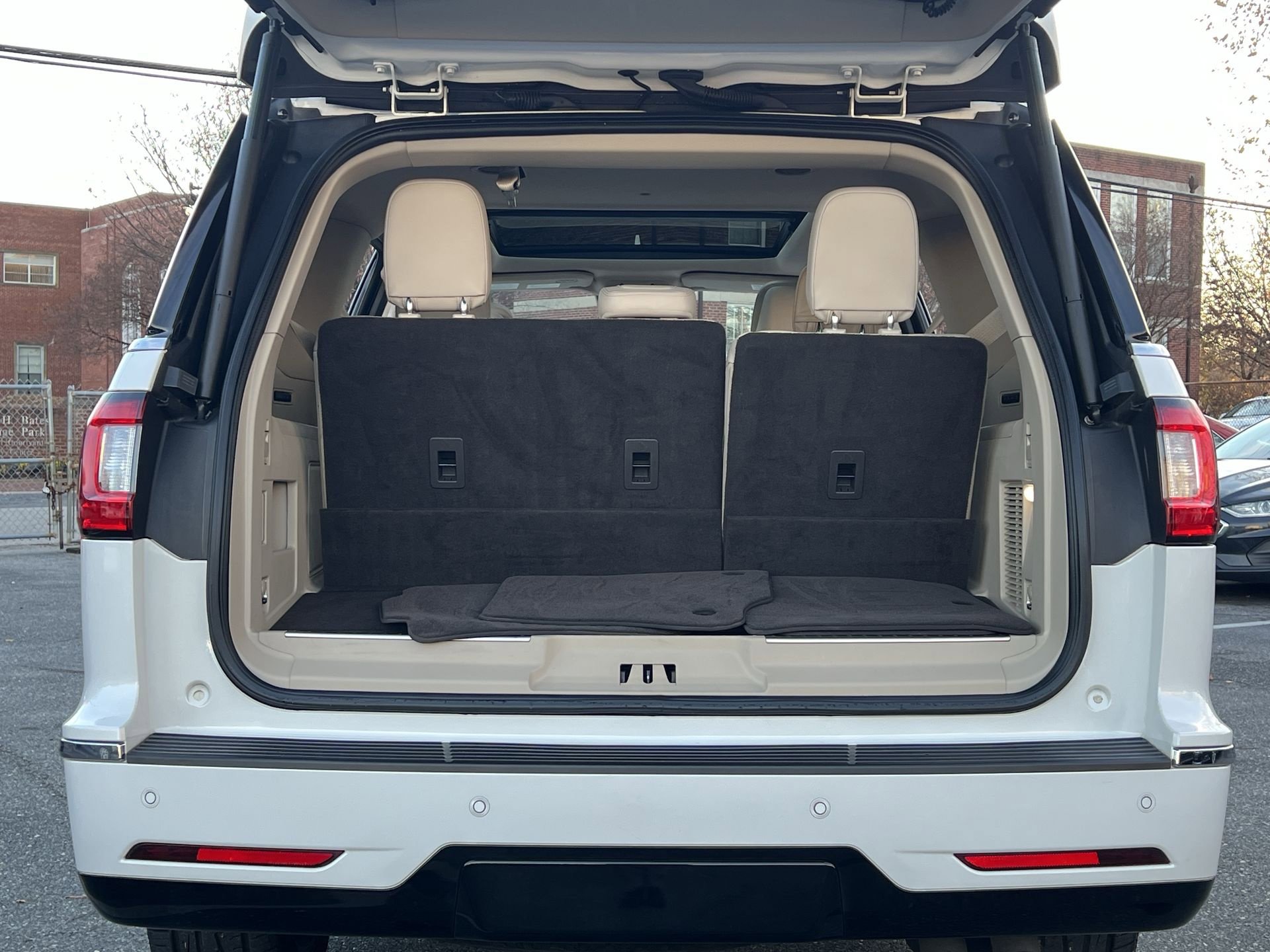 Used 2021 Lincoln Navigator Reserve w/ Luxury Package image 25