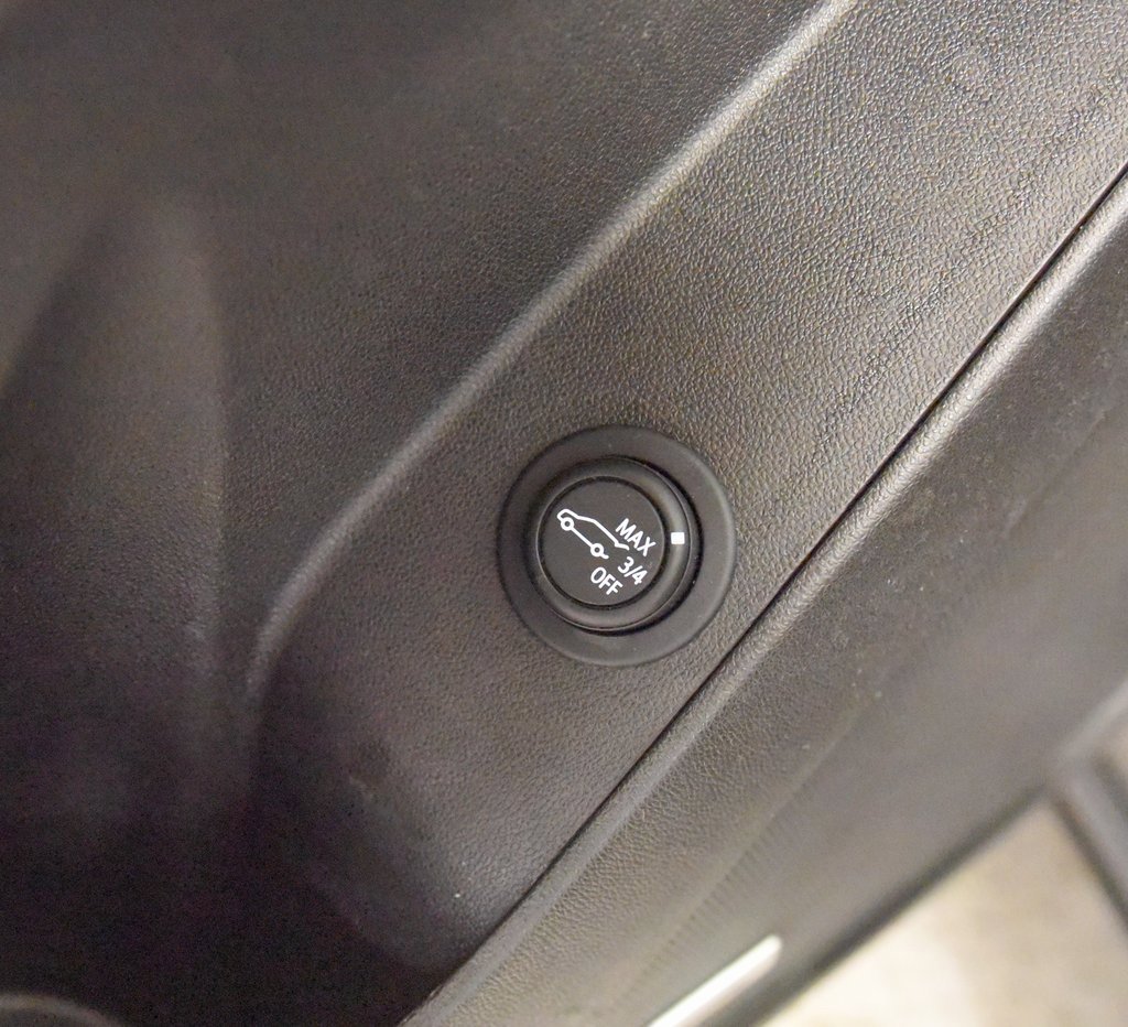 Used 2022 Chevrolet Equinox RS w/ RS Leather Package image 19