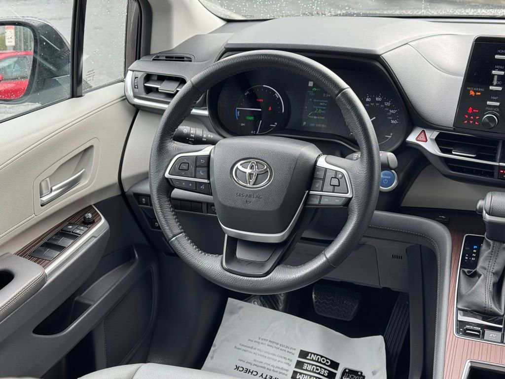 Certified 2023 Toyota Sienna XLE FWD image 44