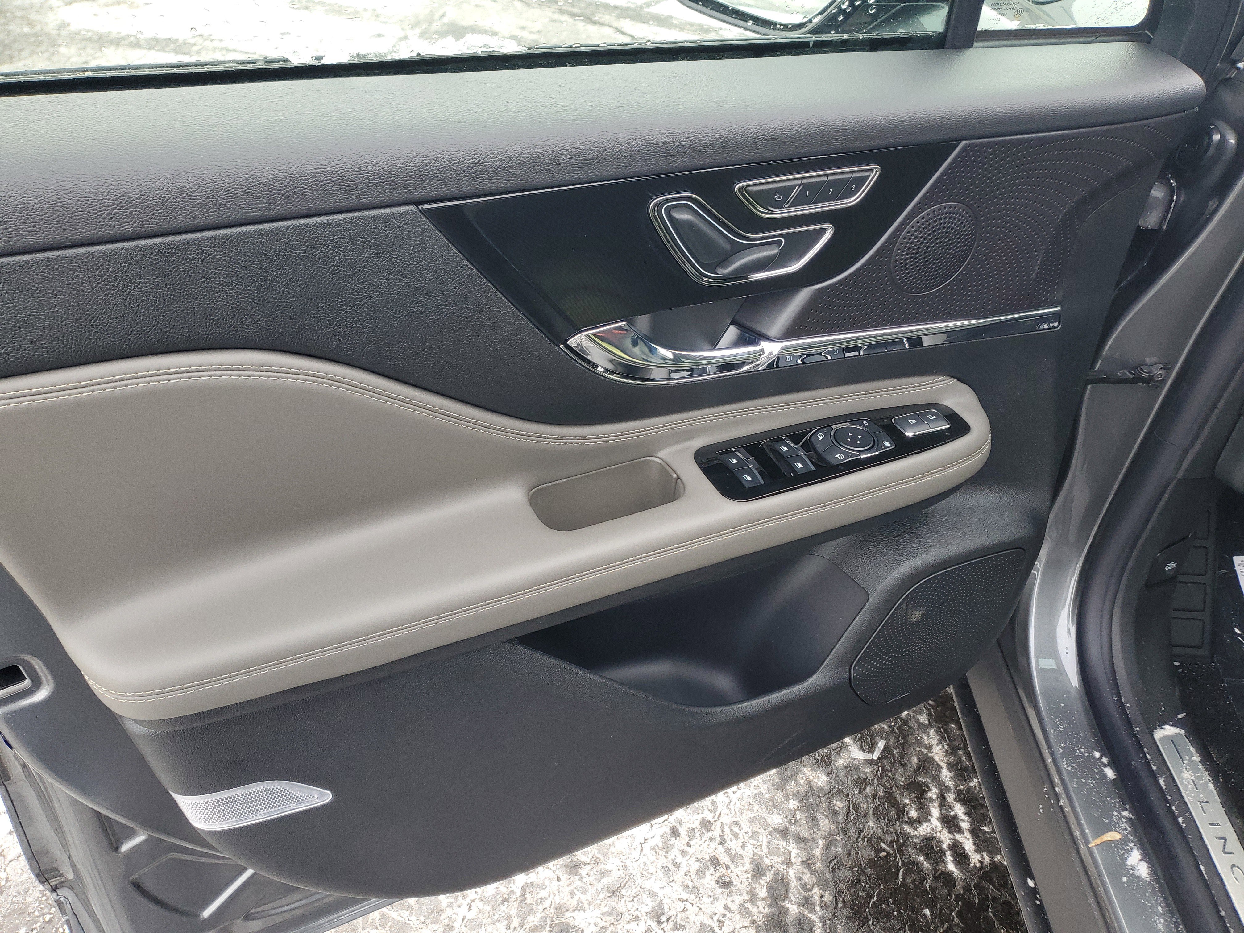 New 2026 Lincoln Corsair Premiere image 8