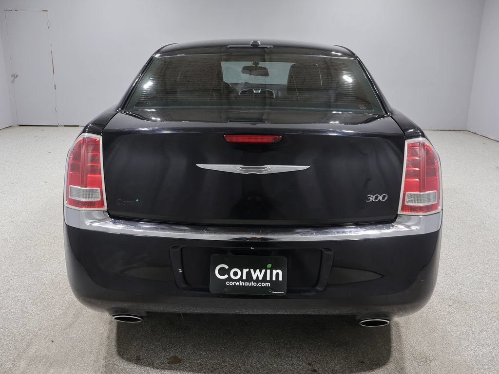 Used 2013 Chrysler 300 RWD image 3