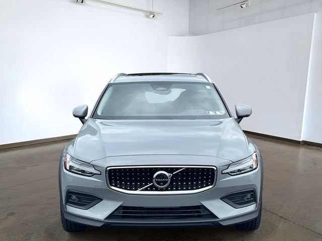 Used 2024 Volvo V60 B5 Cross Country Plus w/ Climate Package AWD/4WD image 2