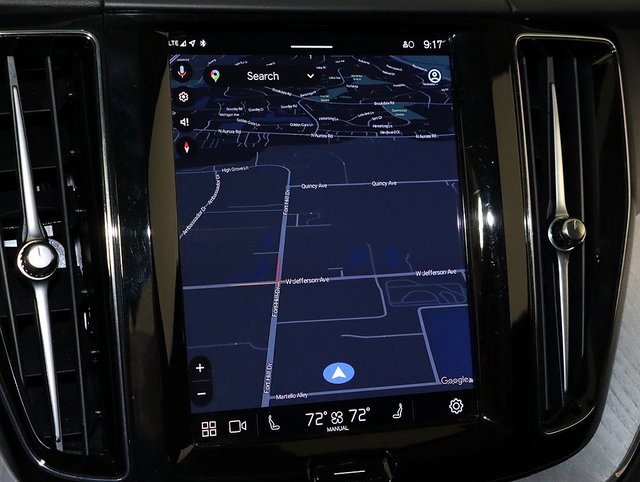 Used 2025 Volvo XC60 B5 Plus image 18