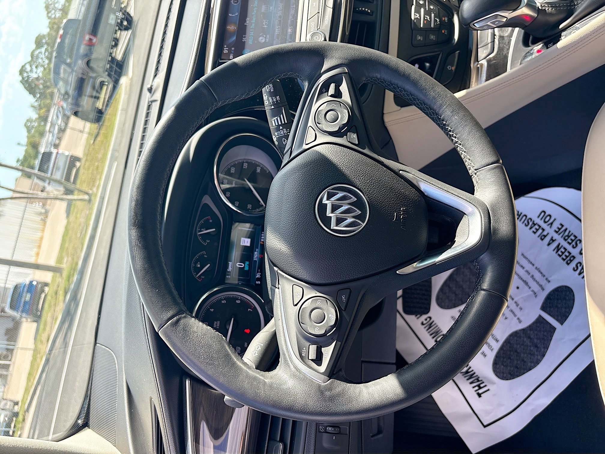Used 2019 Buick Envision Essence FWD image 11