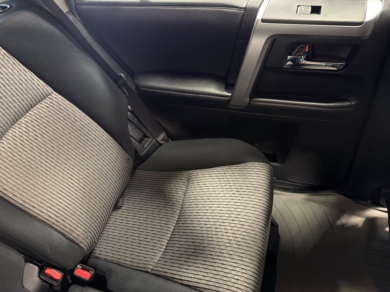 Used 2015 Toyota 4Runner SR5 AWD/4WD image 14