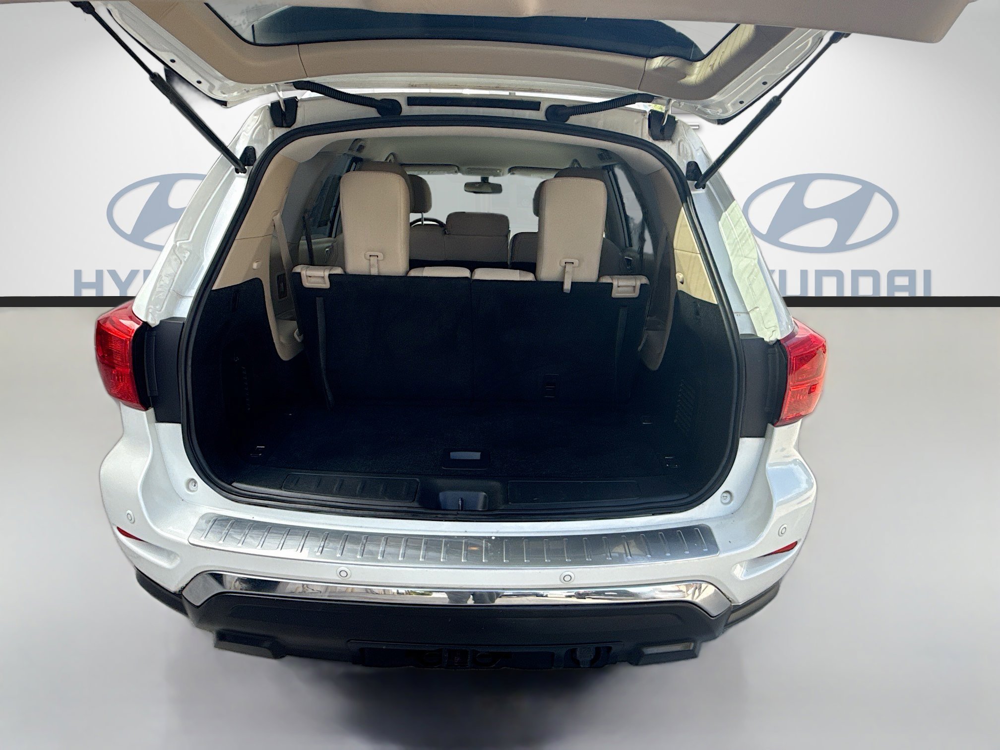 Used 2019 Nissan Pathfinder SV w/ SV Tech Package FWD image 24
