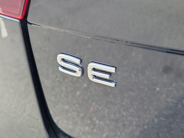 Certified 2023 Volkswagen Tiguan SE R-Line FWD image 6