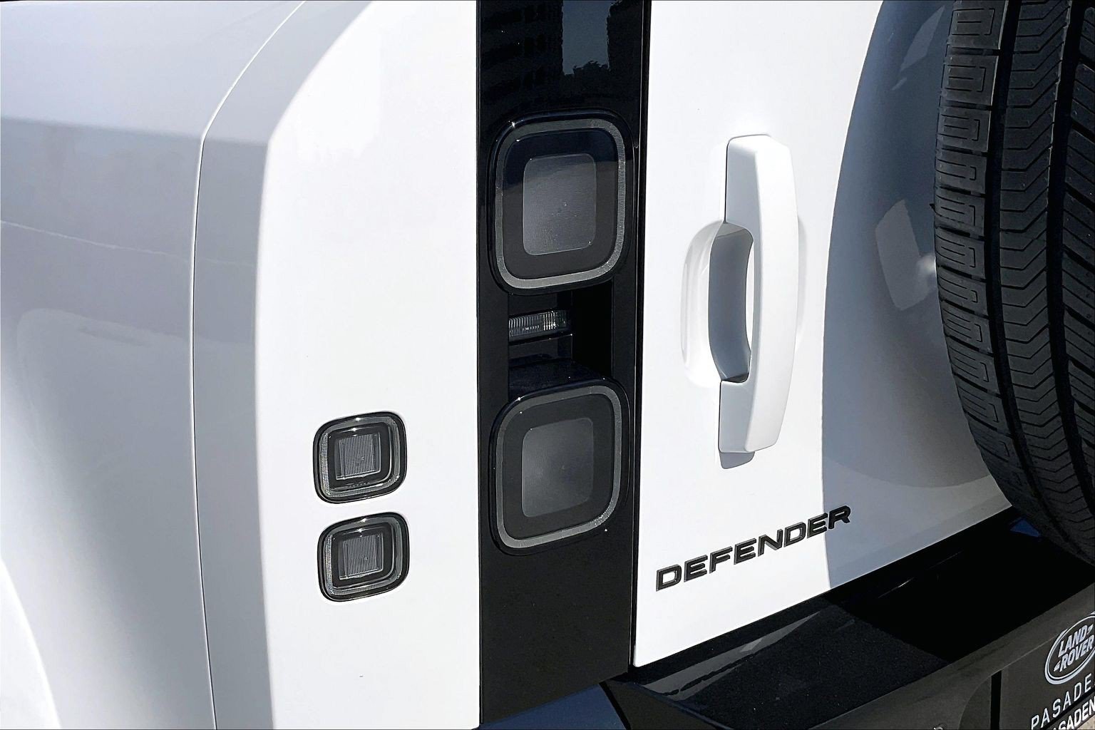 New 2026 Land Rover Defender 110 X-Dynamic SE AWD/4WD image 8