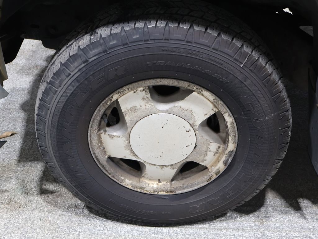 Used 1999 GMC Suburban 4WD w/ Marketing Opt Pkg 3 image 18