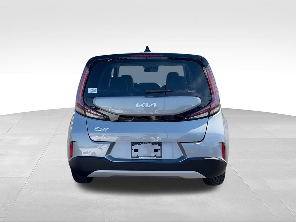 Used 2025 Kia Soul LX w/ LX Technology Package FWD image 7