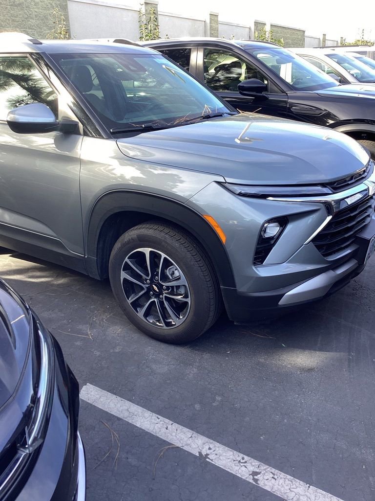 Used 2025 Chevrolet TrailBlazer LT image 3