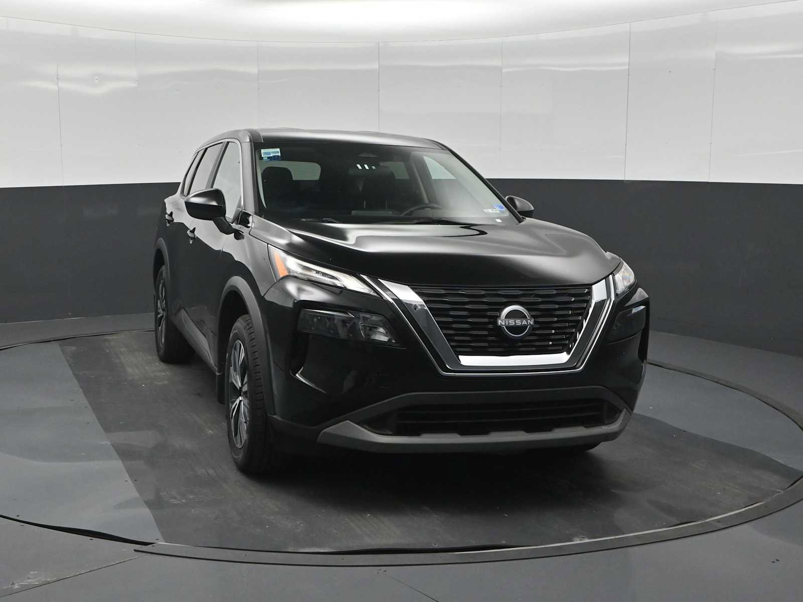 Used 2023 Nissan Rogue SV AWD/4WD image 2