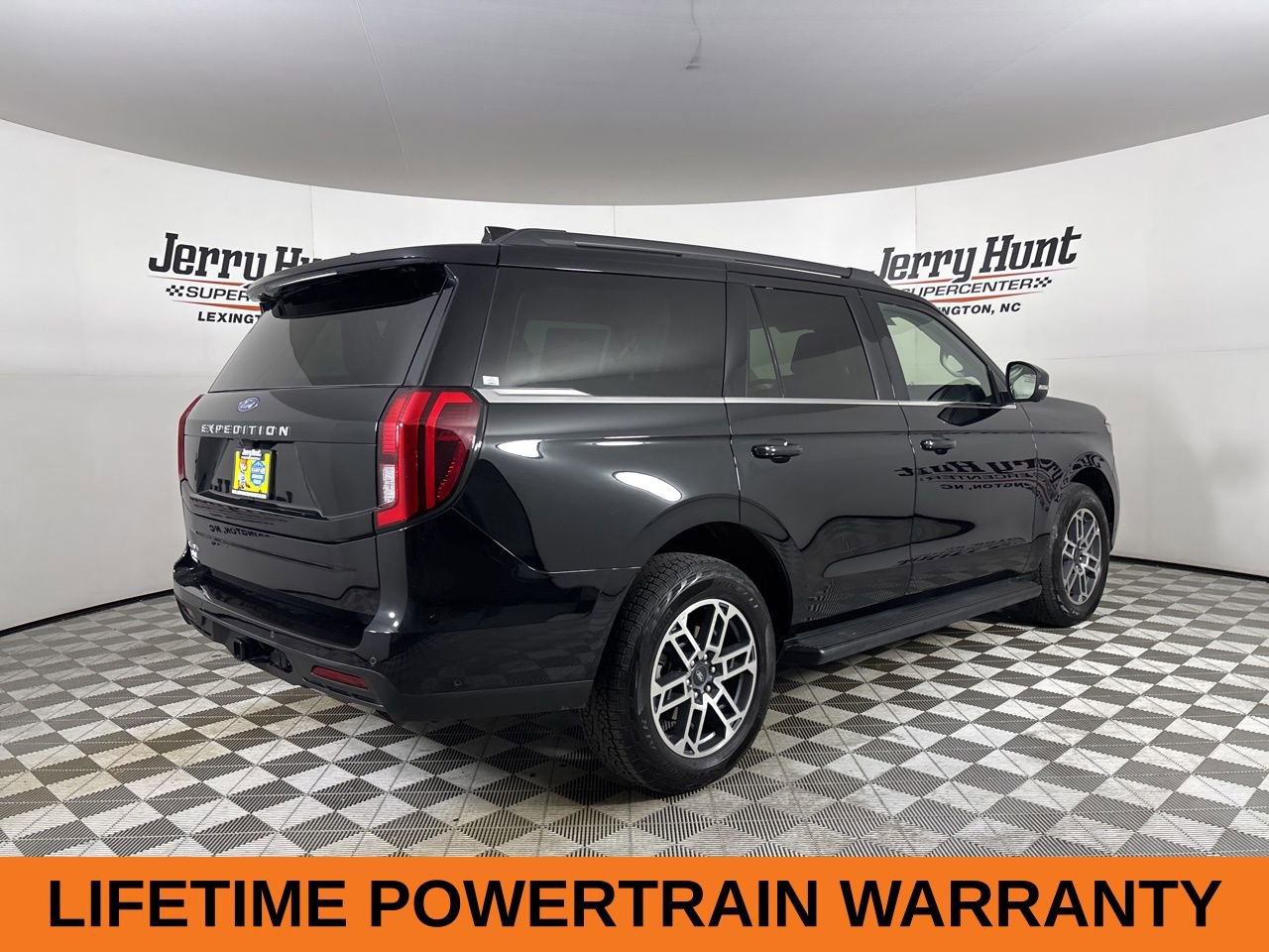 Used 2025 Ford Expedition Active image 5