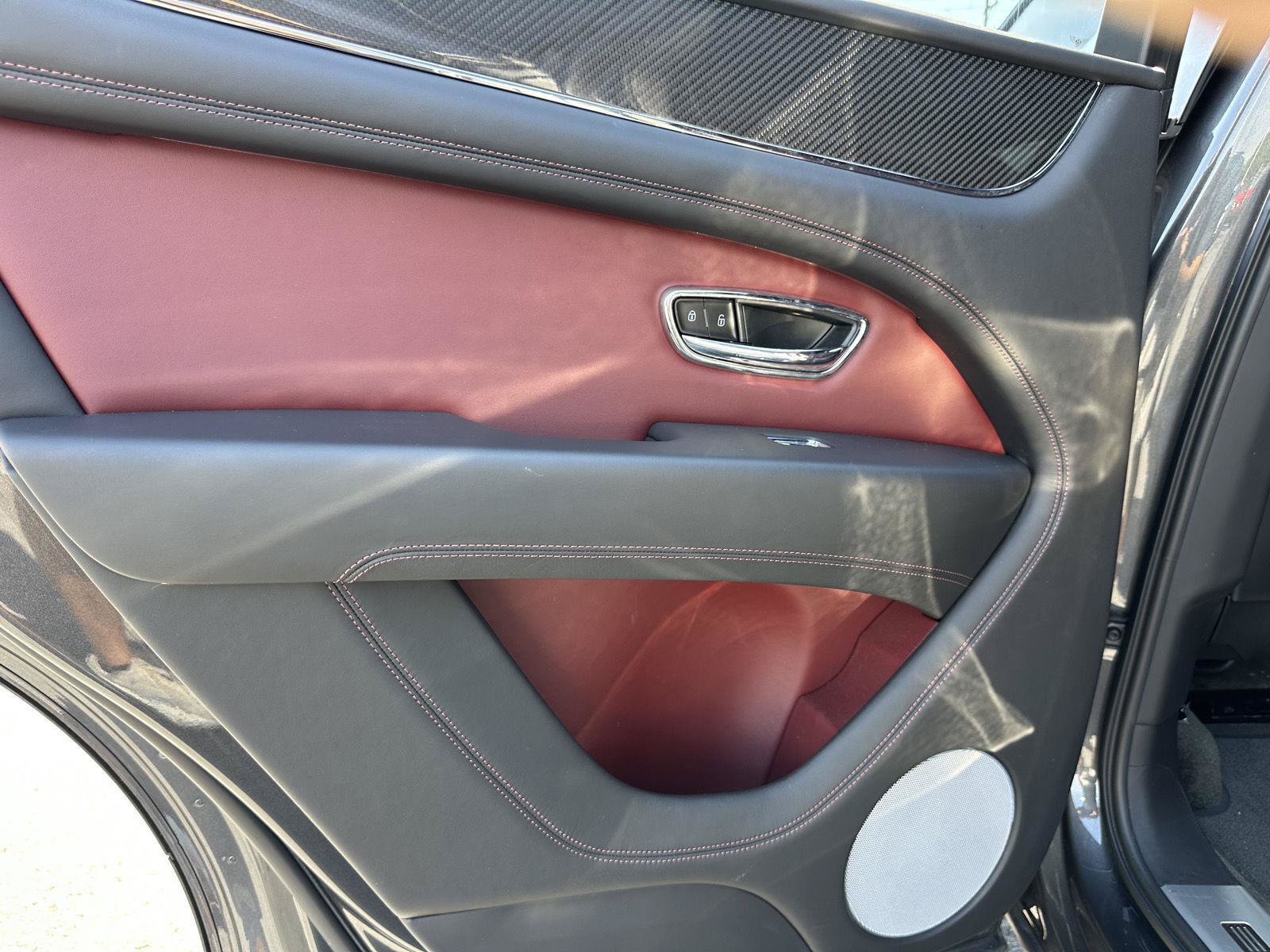 Used 2022 Bentley Bentayga AWD/4WD image 24