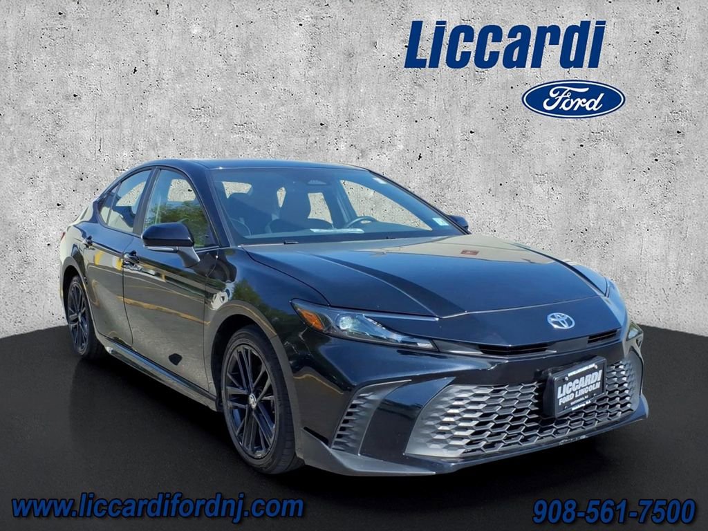 Used 2025 Toyota Camry SE w/ Convenience Package FWD image 1