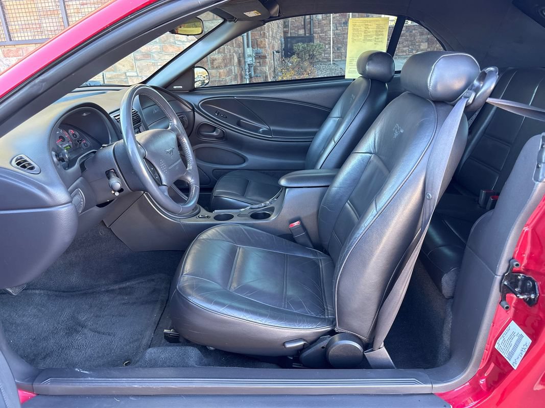 Used 2001 Ford Mustang Convertible RWD image 13